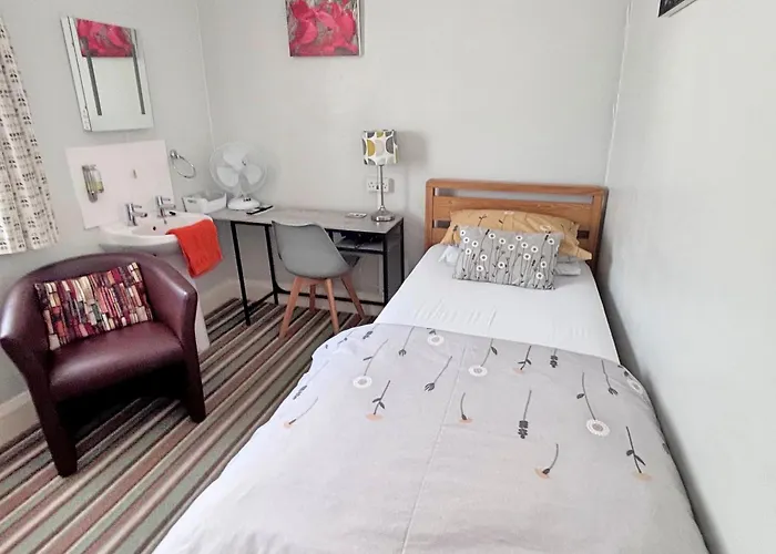 Hudsons Guest House - Adults Only