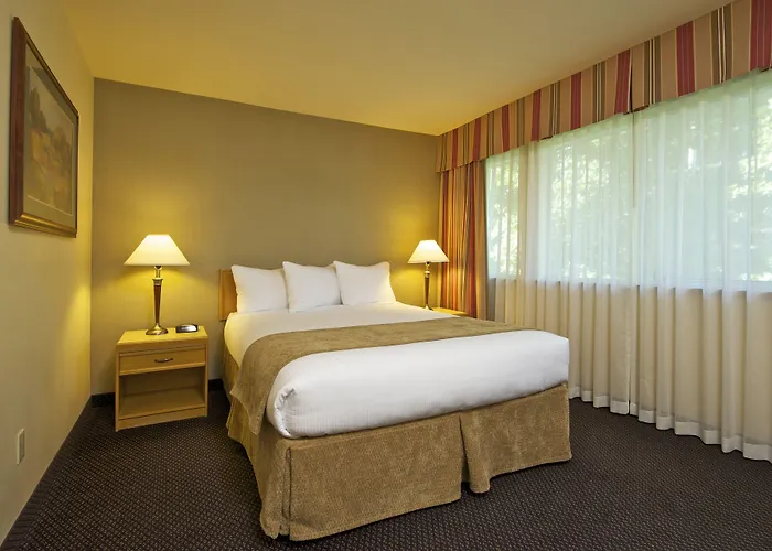 Coast Tsawwassen Inn