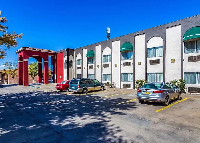 Econo Lodge Inn & Suites Albuquerque East I-40 Eubank Exit