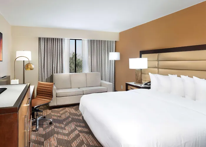 Doubletree By Hilton Lawrence