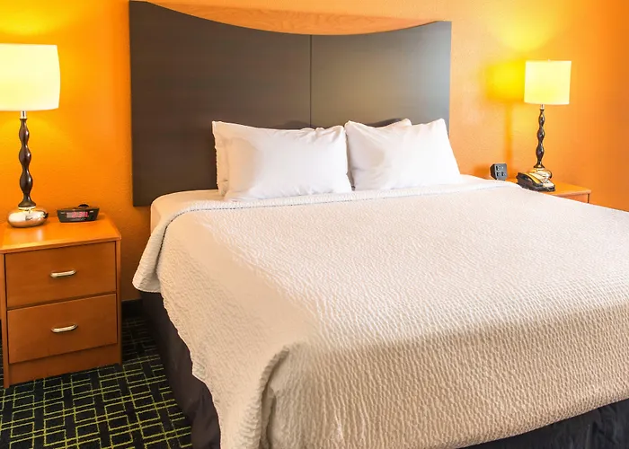Fairfield Inn & Suites Canton