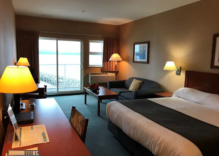 Beach Gardens Resort And Marina