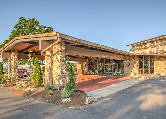Lodge Of Four Seasons Golf Resort, Marina & Spa
