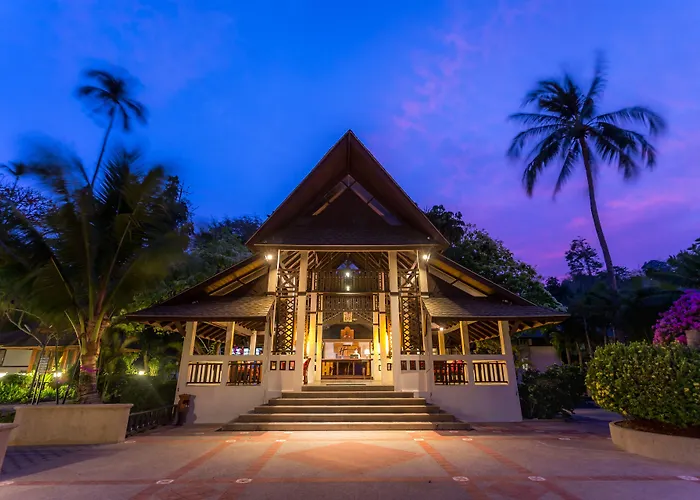 Phi Phi Holiday Resort, Leam Tong Beach