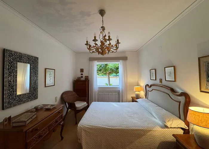 Agradable Villa junto al mar con piscina