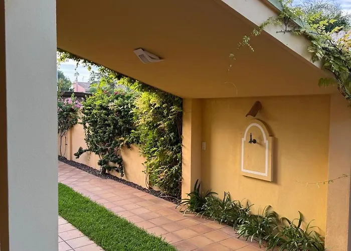 Agradable Villa junto al mar con piscina