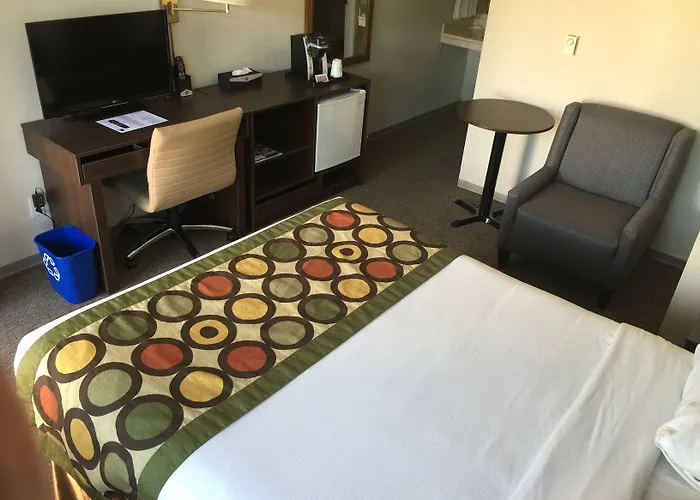 Super 8 By Wyndham Kelowna Bc