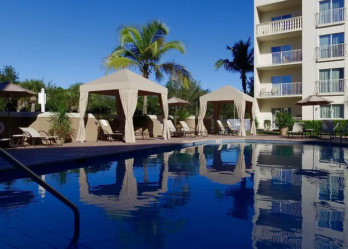 Holiday Inn Express & Suites Naples Downtown - 5Th Avenue By Ihg