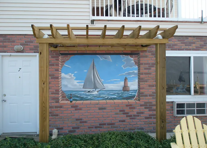 Lowes Wharf Marina Inn