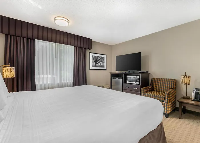 Best Western Plus Country Meadows Inn