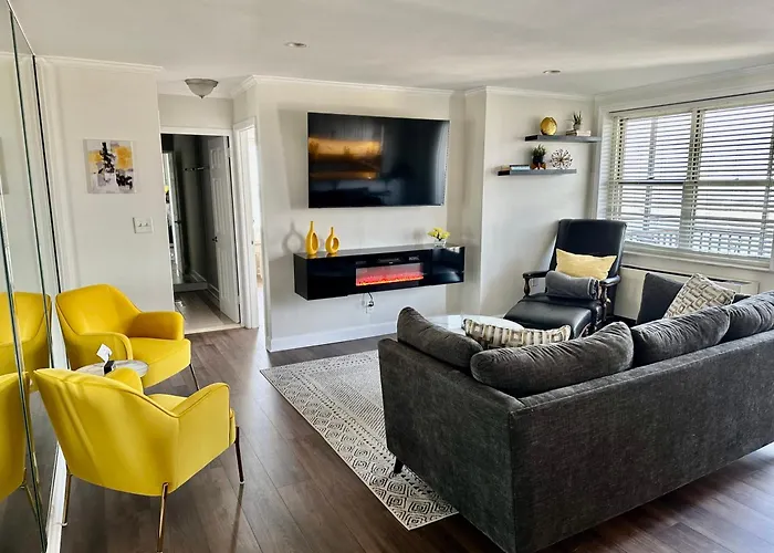 24B - Stylish Top Floor Condo In Downtown Atlanta