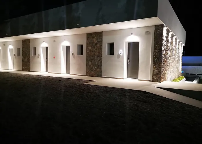 Zoes Hotel & Suites