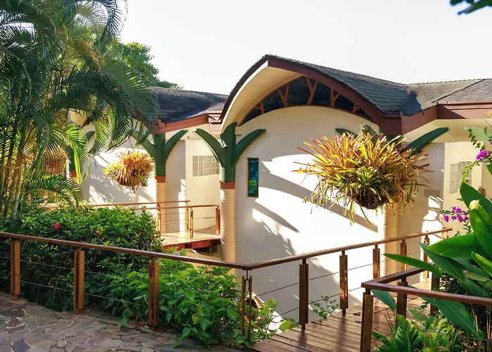 Si Como No Resort & Wildlife Refuge