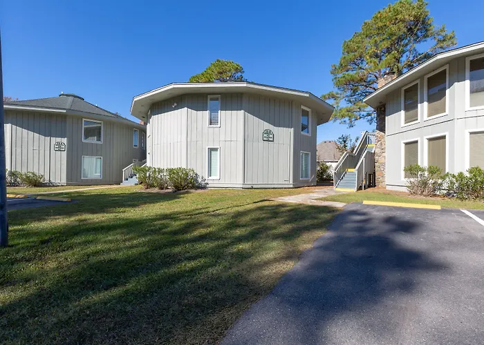 Country Club Villas