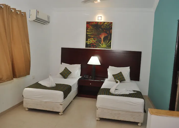 Colonia Santa Maria, A Club M Associate
