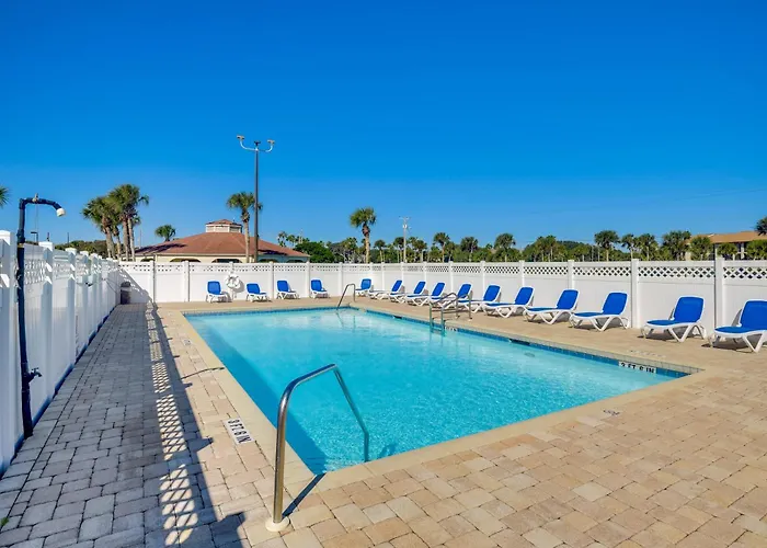 St Augustine Condo W/ Pool Near Flagler College