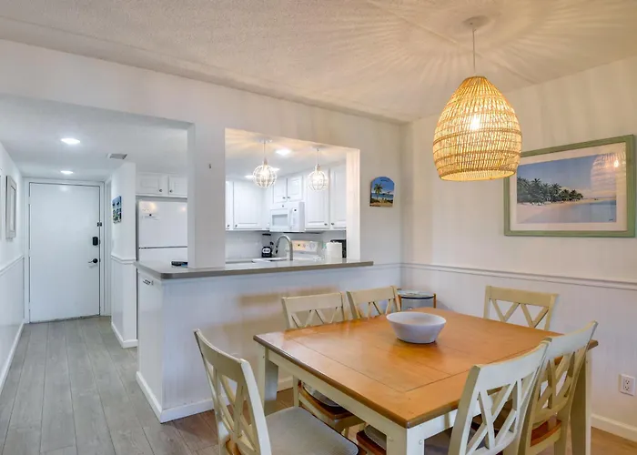 St Augustine Condo W/ Pool Near Flagler College