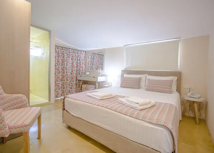 Koukounaria Hotel & Suites