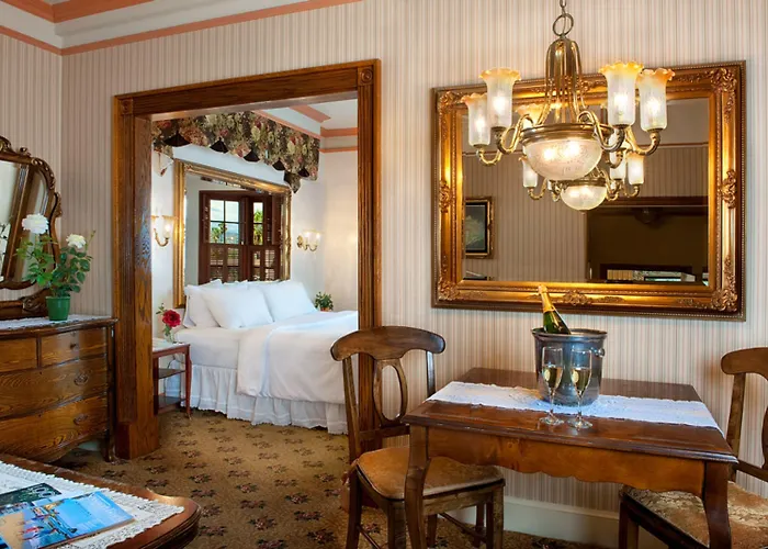 Doryman'S Oceanfront Inn
