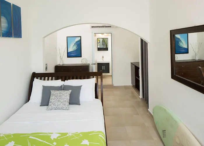 Casa Verde Hotel - Steps To The Beach, Pool, Restaurant & Bar