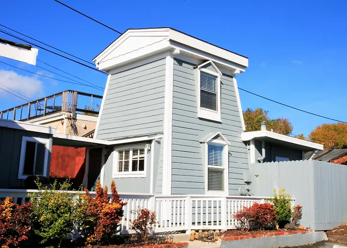 Ocean Echo Inn & Beach Cottages
