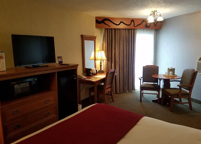 Best Western Plus Rivershore Hotel