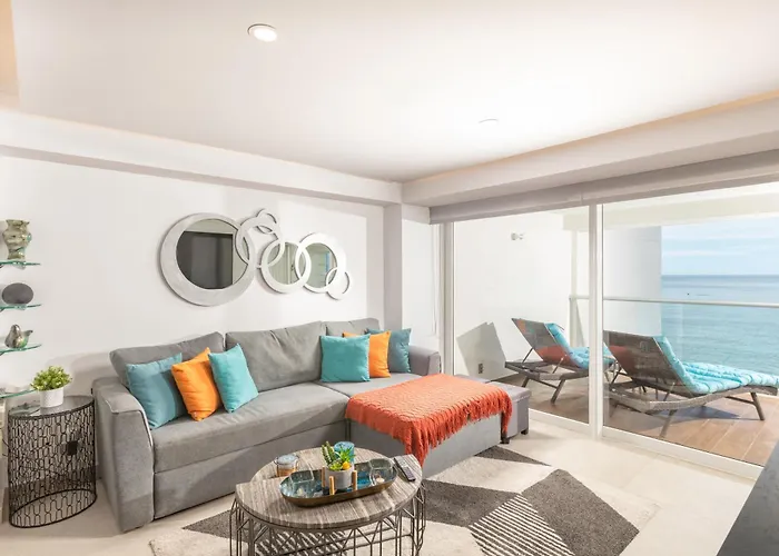 Luxury 2-Bedroom Beachfront Oasis - Two Balconies To Soak In The Views