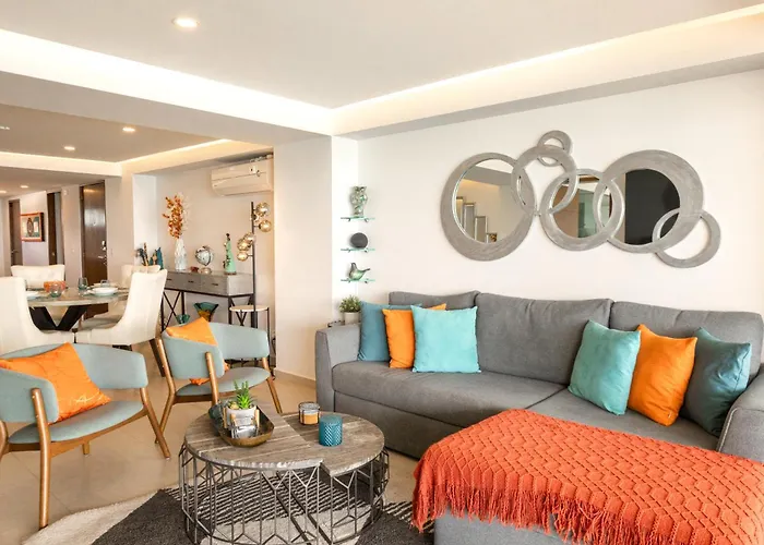 Luxury 2-Bedroom Beachfront Oasis - Two Balconies To Soak In The Views