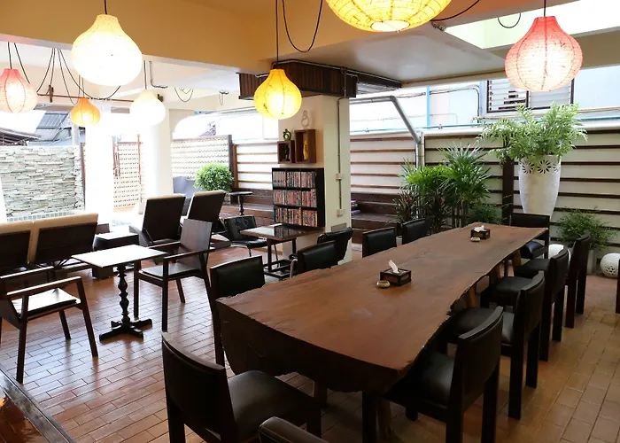 Kampaeng Ngam Hotel - Steps To Night Bazaar & Old City