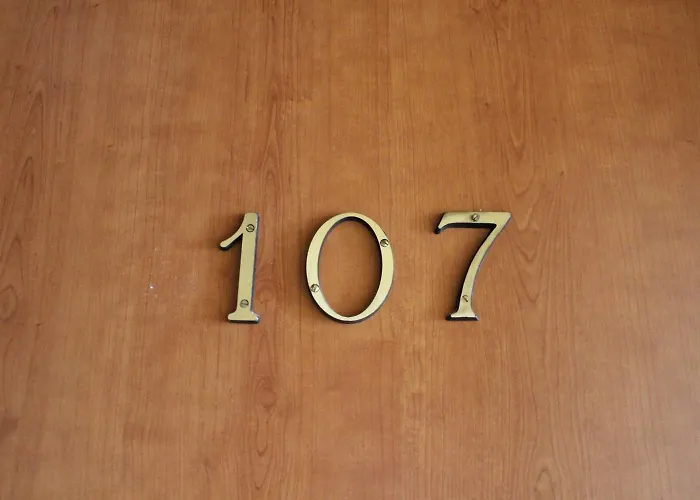 Hotel 106