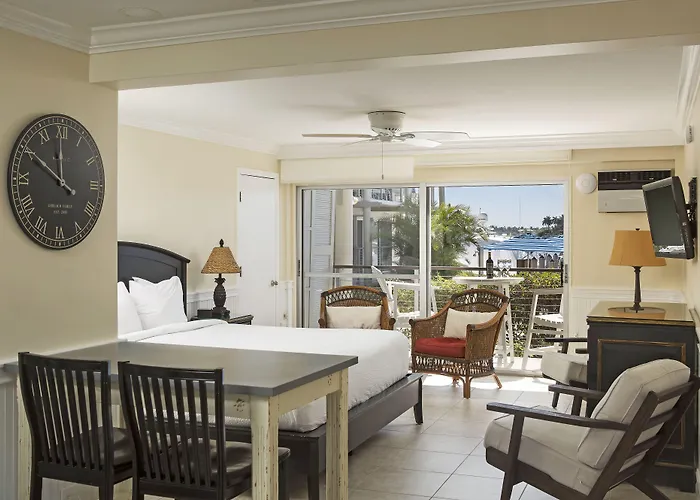Cove Inn On Naples Bay