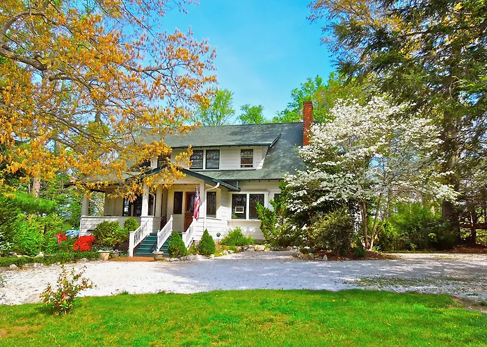 Oakland Cottage Bed And Breakfast