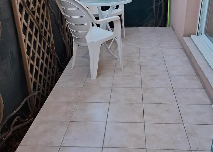 Grand Studio Front De Mer Climatise-Piscine-Parking- Juan Les Pins
