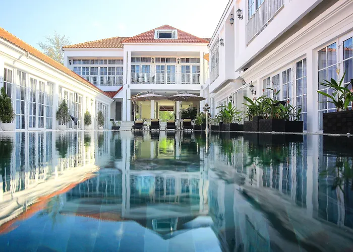 White Boutique Hotel And Restaurant