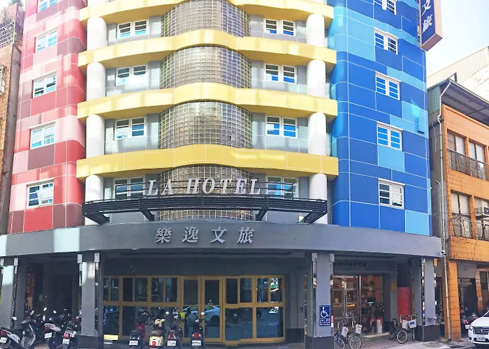 La Hotel-Baseball Theme Hall
