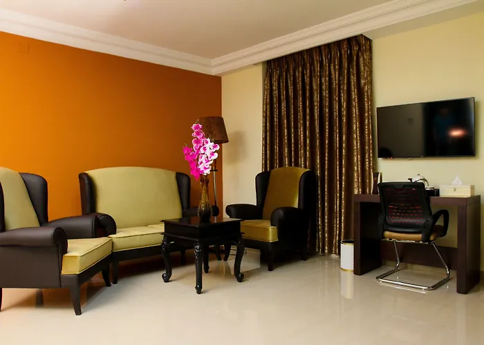 Queen Plaza Hotel