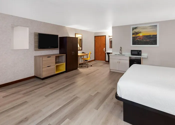 Days Inn & Suites By Wyndham Spokane Airport Airway Heights