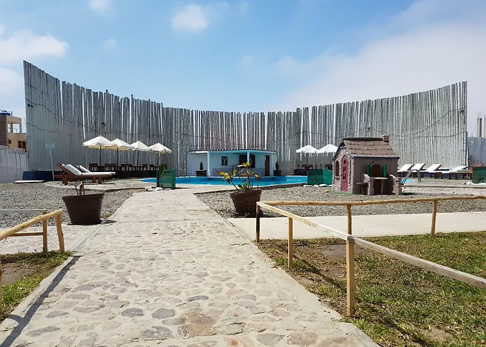Delfines De Chicama Hotel