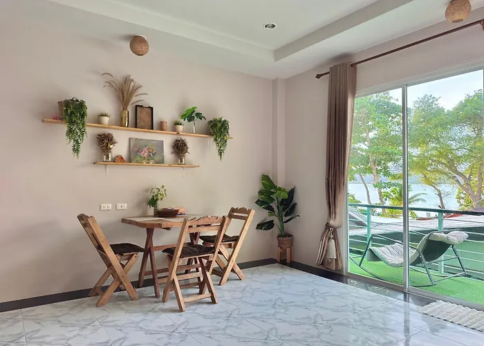 Sea Dreamer Beachfront Apartments