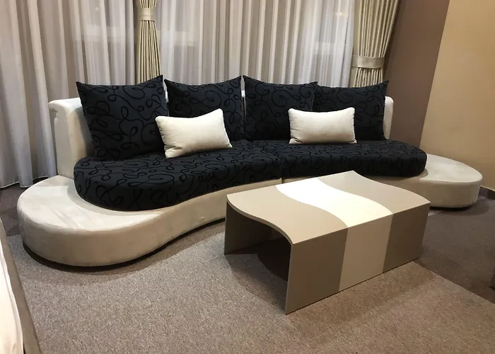 Hotel Deluxe