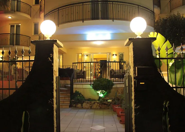 Lion'S Hotel