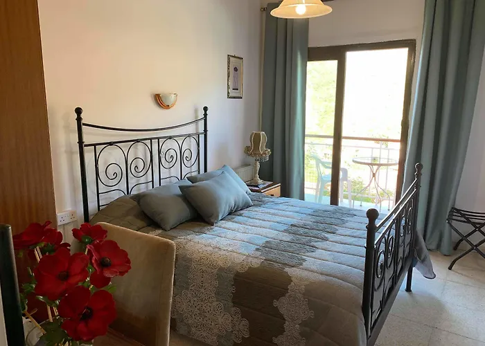 Two Flowers Hotel