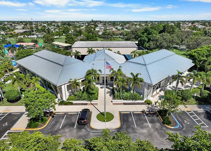 Alluring Beachfront Condo With Pool And Ocean Views