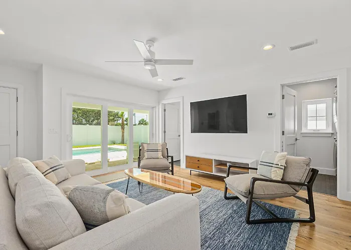 Endless Summer Oasis- Luxury 5Br, Heated Pool, Elevator, Steps To Ocean!