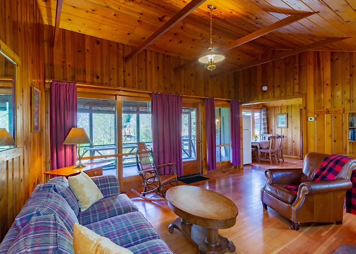 Lake Creek Lodge