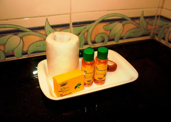 Fabhotel Eros 211 - Nr Sreebhumi