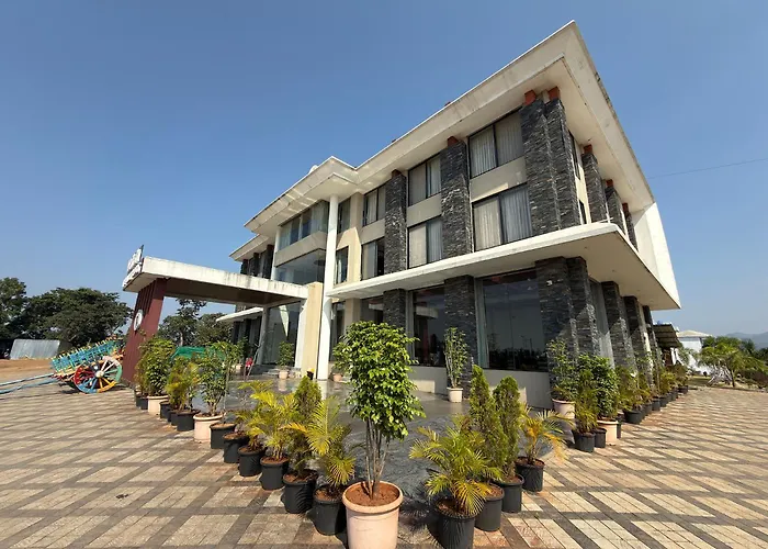 Daksh The Valley Resort - Saputara