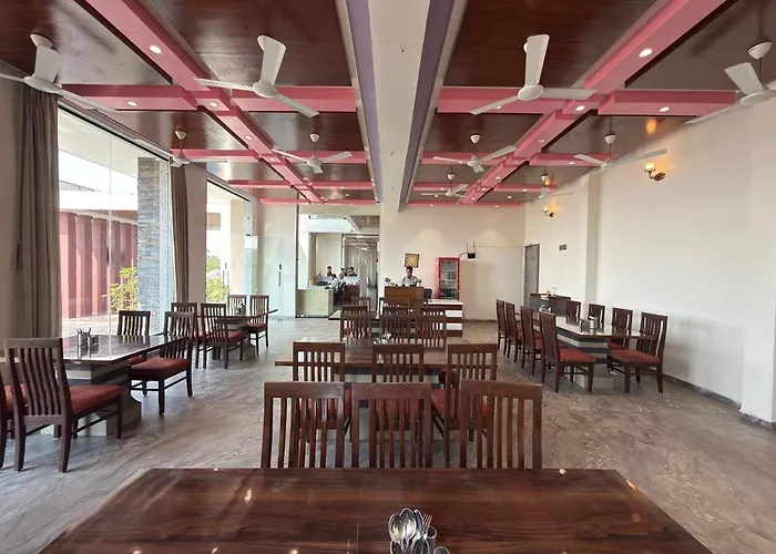 Daksh The Valley Resort - Saputara