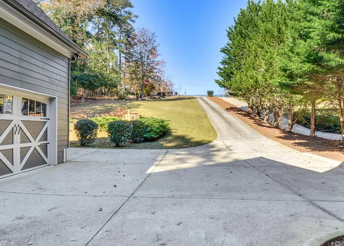 Home On Lake Lanier W/ Dock & Water Views