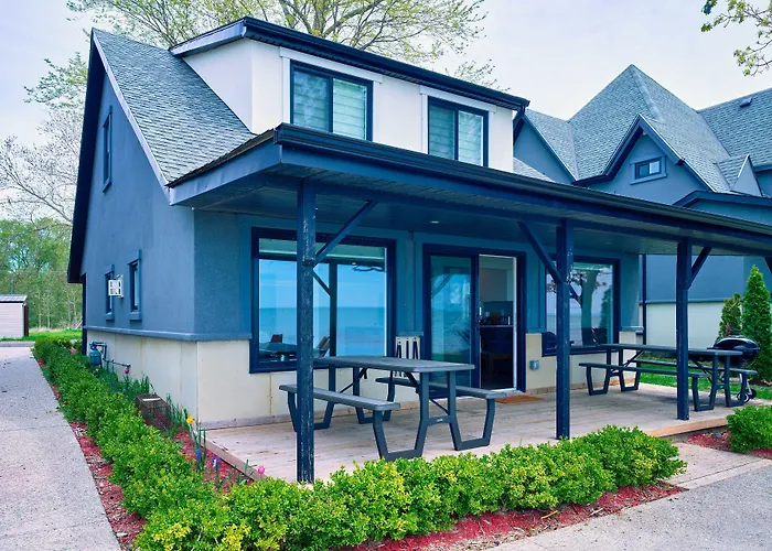 The Long Beach Resort - Beachfront Cottages & Townhouse Suites
